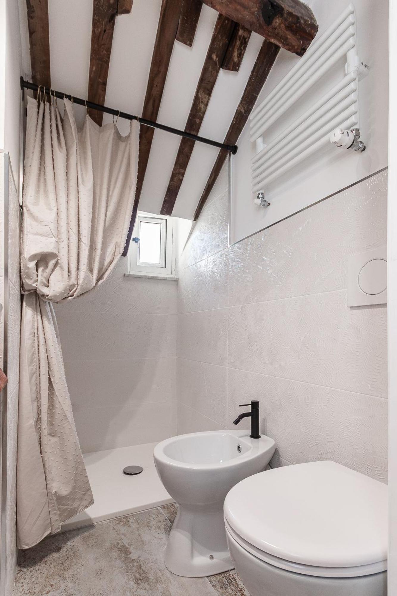 Spianata Di Castelletto, 5-bed Elegant Attic In The Historic Center Of Appartamento