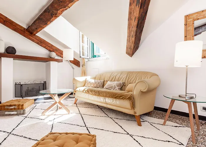 Spianata Di Castelletto, 5-Bed Elegant Attic In The Historic Center Of Genoa