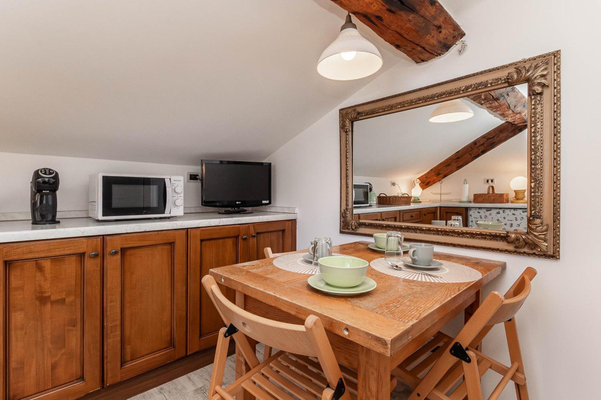Spianata Di Castelletto, 5-bed Elegant Attic In The Historic Center Of Apartment