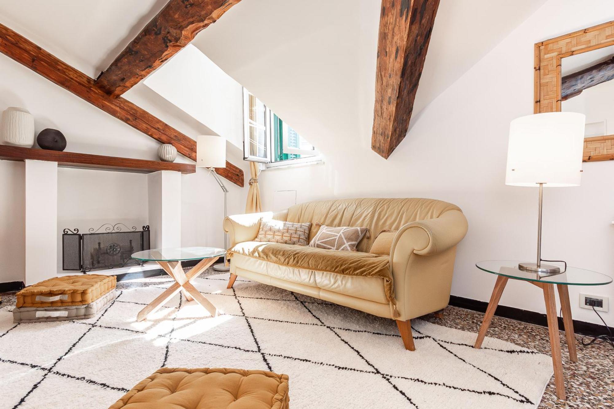 Spianata Di Castelletto, 5-bed Elegant Attic In The Historic Center Of Apartment Genoa