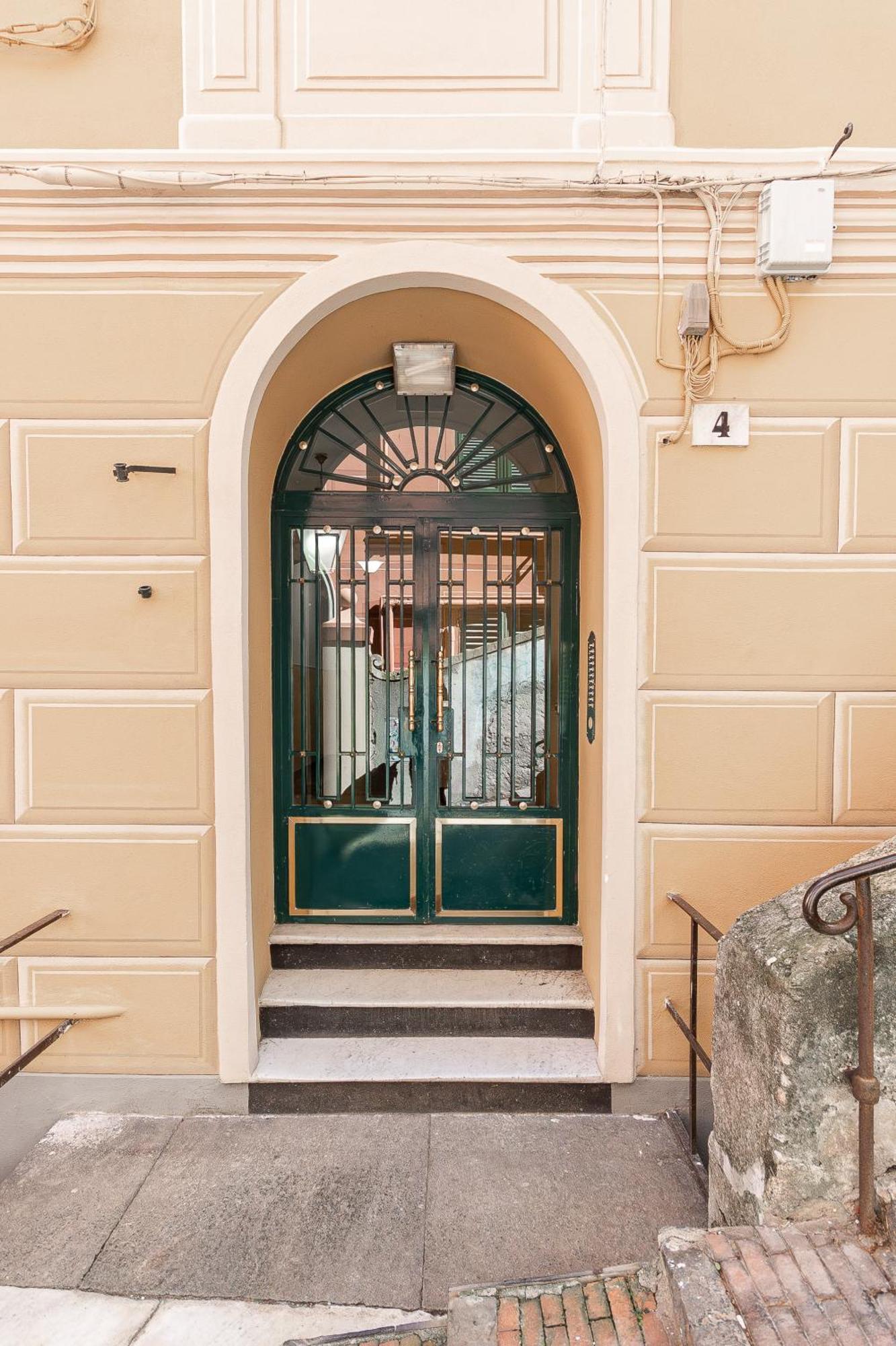 Spianata Di Castelletto, 5-bed Elegant Attic In The Historic Center Of Genoa