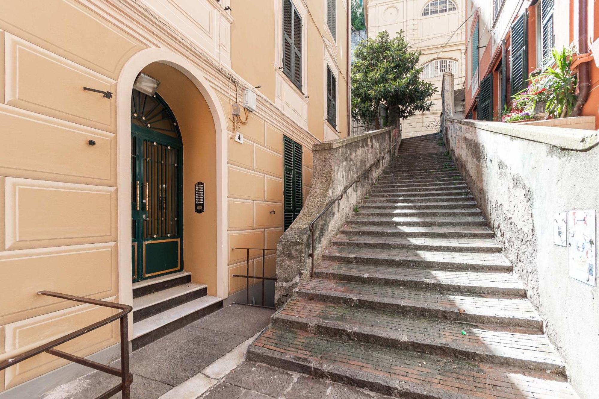 Spianata Di Castelletto, 5-bed Elegant Attic In The Historic Center Of Apartment Genoa