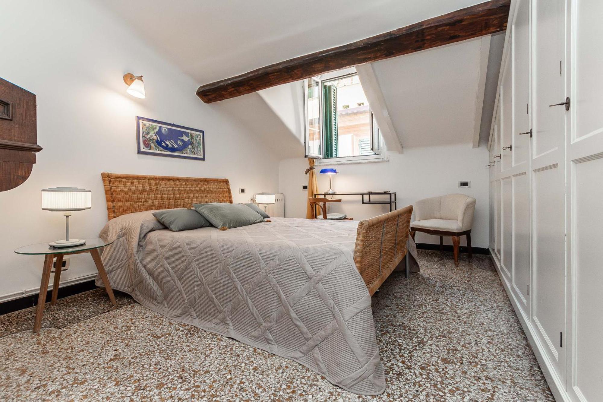Apartment Spianata Di Castelletto, 5-bed Elegant Attic In The Historic Center Of Genoa